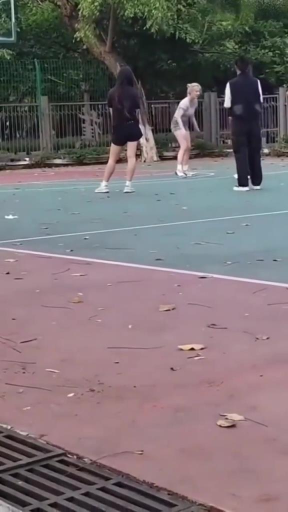 上來就背打女生的男人，真的活該沒有女朋友啊